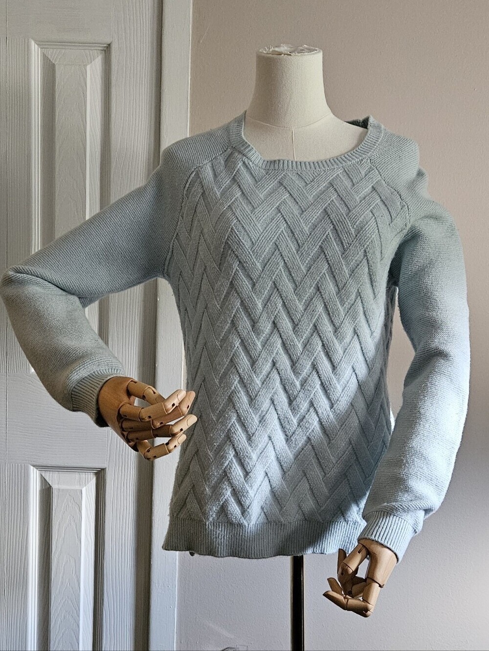 Cyrus Light Blue Chevron Cable Knit Crewneck Very Soft Sweater. Size S